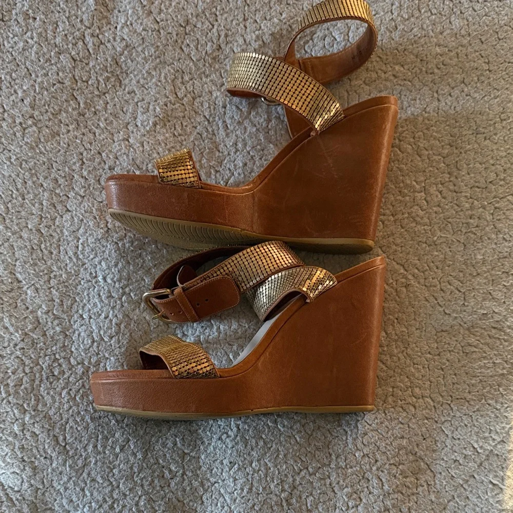 Stuart Weitzman Metallic Gold and Tan Wedges Size 10 - Picture 9 of 13